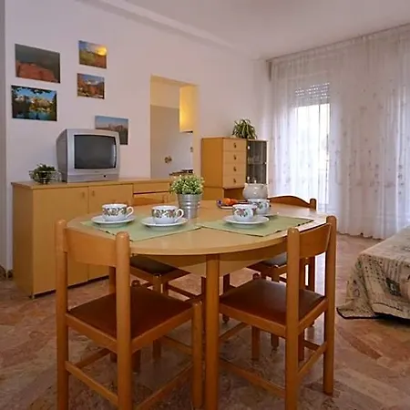 Spacious In The Heart Of The Center By Beahost