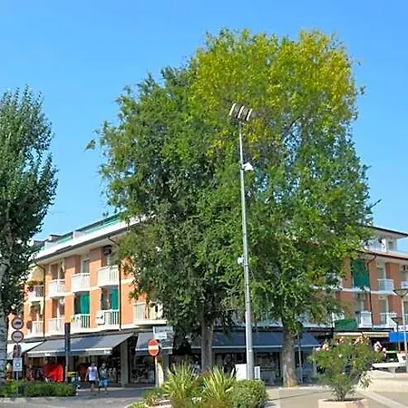 Hotel Spacious In The Heart Of The Center By Beahost Bibione