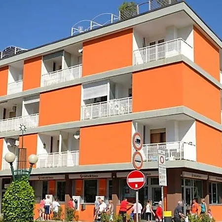 Spacious In The Heart Of The Center By Beahost 3*